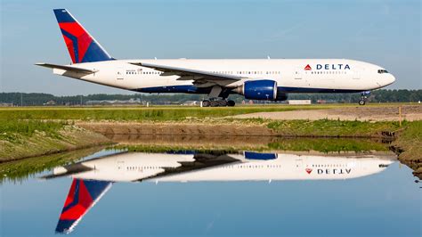 delta airlines boeing 777 300er.